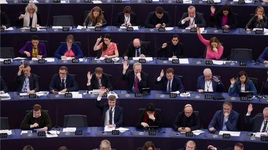 Die Gesetzgeber der Europäischen Union stimmen über ein Gesetz zur künstlichen Intelligenz ab. Das EU-Parlament gibt grünes Licht für schärfere Regeln für Künstliche Intelligenz.