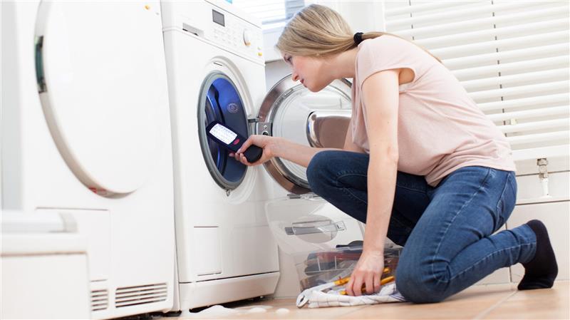 Gerät kaputt? Diese drei Mythen sind Quatsch Die Gewährleistung ist ein gesetzlicher Anspruch auf Reparatur, Ersatzlieferung oder Erstattung des Kaufpreises, wenn ein Produkt innerhalb der Gewährleistungsfrist kaputt geht.