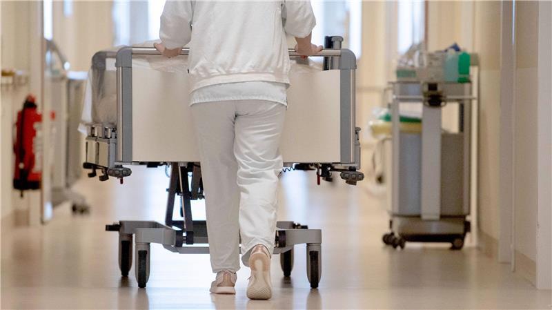 Die Gewalt in Niedersachsens Krankenhäusern nimmt zu: In einer aktuellen Umfrage der Niedersächsischen Krankenhausgesellschaft (NKG) gaben 72 Prozent der befragten Kliniken an, verbale und körperliche Übergriffe hätten in den vergangenen fünf Jahren zugenommen.
