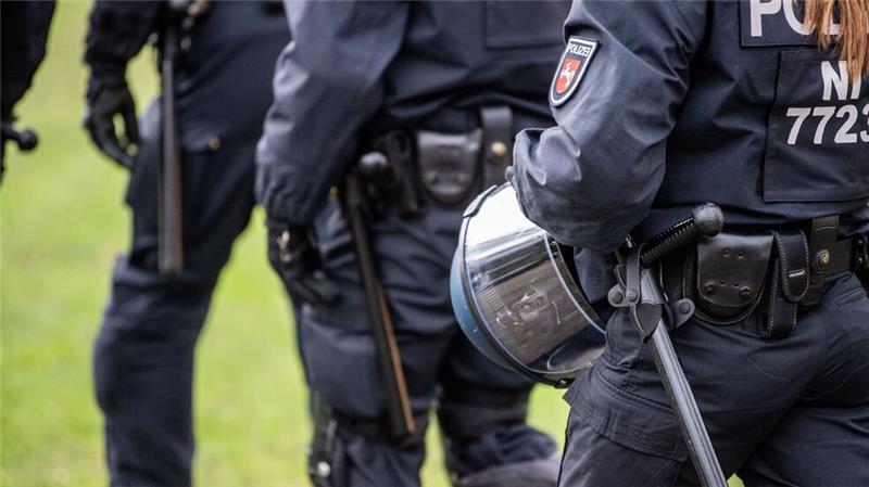 4467 Gewaltdelikte gegen Polizei, Feuerwehr und Rettungsdienst in Niedersachsen Die Gewalttaten gegen Einsatzkräfte nehmen in Niedersachsen auch in diesem Jahr zu. (Symbolfoto)