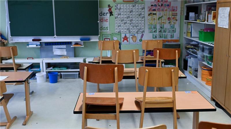 Die Gewerkschaft GEW befürchtet, dass in Bremen viel Unterricht ausfallen wird. (Archivfoto)