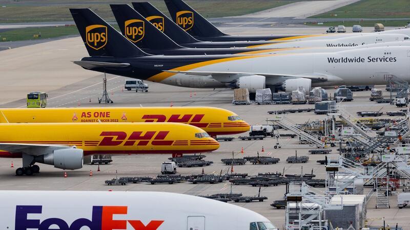 Luftsicherheitskräfte streiken auch in Köln-Bonn Die Gewerkschaft Verdi hat die zunächst auf Frankfurt und Hamburg beschränkten Warnstreiks der Luftsicherheitskräfte auf den Flughafen Köln/Bonn ausgedehnt.