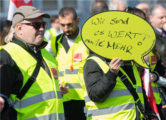 Die Gewerkschaft Verdi und die Arbeitgeber der Luftsicherheitskräfte haben erneut keine Einigung im Tarifkonflikt erzielt.