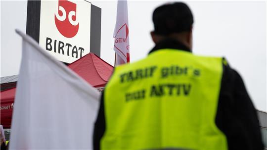 Die Gewerkschaft fordert ein Einstiegsgehalt von 3.000 Euro.