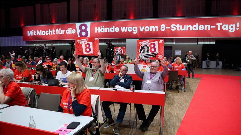 Die Gewerkschaften wollen den Acht-Stunden-Tag verteidigen. (Archivbild)