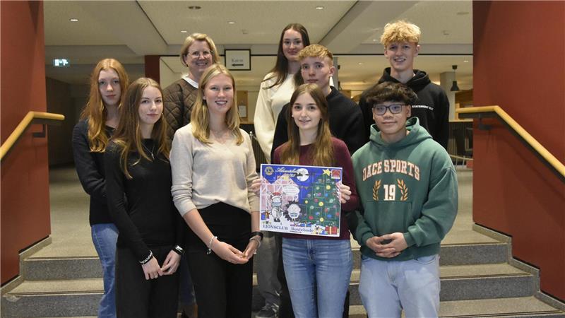 Preisverleihung für den neuen Adventskalender in der HPS Die Gewinner des Lions-Adventskalender-Wettbewerbs (auf dem Foto fehlen Klara Lawaczek und Marlene Schüler).