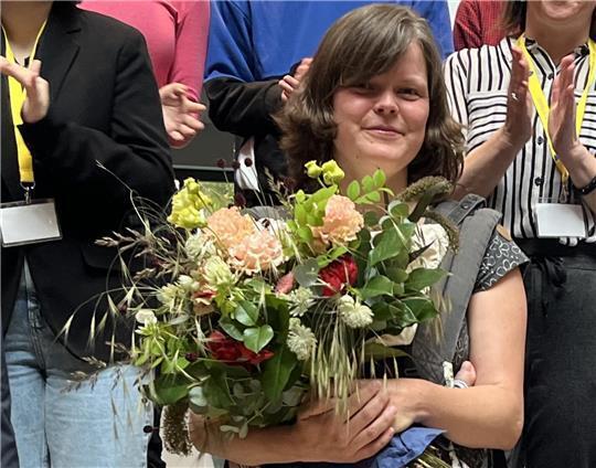Die Gewinnerin des 53. Buxtehuder Bullen, Anja Reumschüssel, bei der Preisentscheidung im Juni.