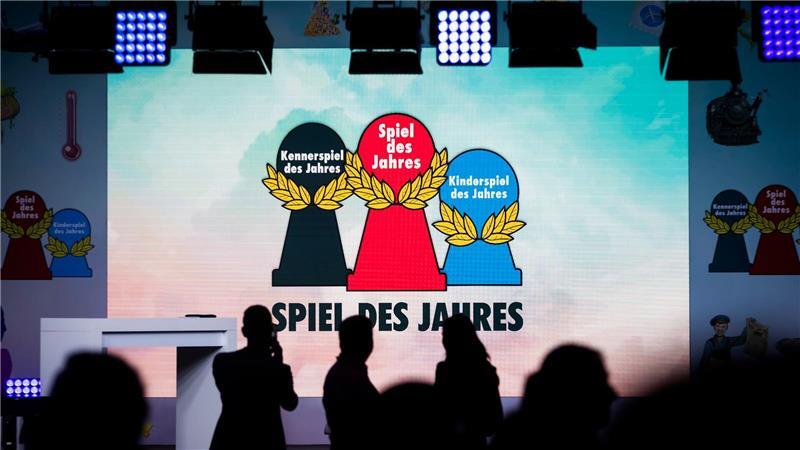 „Spiel des Jahres“ 2026: Das sind die Nominierten Die Gewinnertitel werden am 12. Juli bei der Preisverleihung in Berlin gekürt und dürfen dann das bekannte Logo mit dem Pöppel auf der Spielverpackung tragen. (Archivbild)