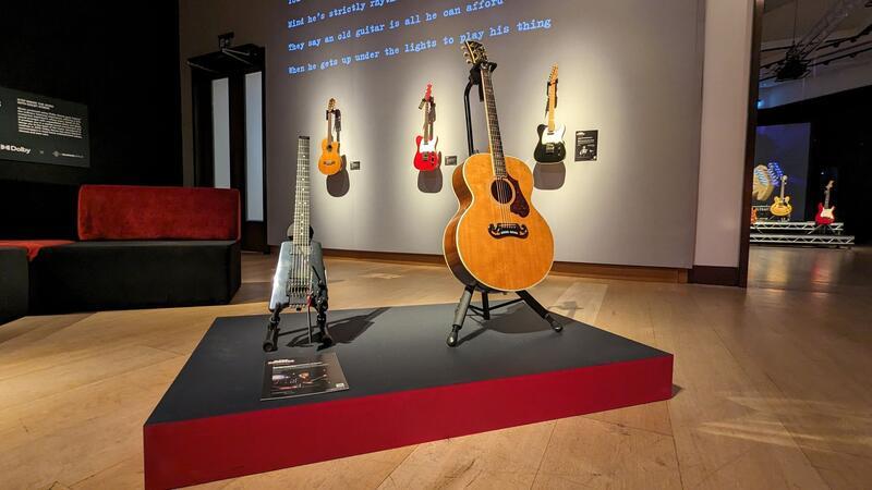 Rekordsummen für die Gitarren von Mark Knopfler Die Gitarren von Mark Knopfler wurden für mehr als 10 Millionen Euro versteigert.