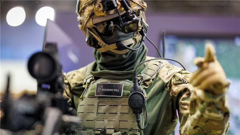 Die Gladius genannte Kampfausrüstung von Rheinmetall auf der Nürnberger Sicherheitstechnik-Messe Enforce Tac 2025. Ähnlich sieht die nun bestellte Bundeswehr-Ausrüstung aus. (Archivbild)