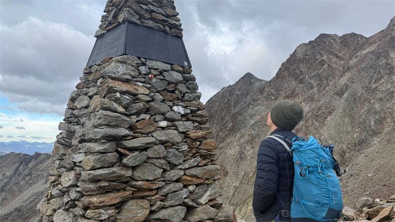 Irrweg als Glücksfall: Wie Ötzi zur Weltsensation wurde Die Gletschermumie lag 92 Meter weit aus italienischem Gebiet