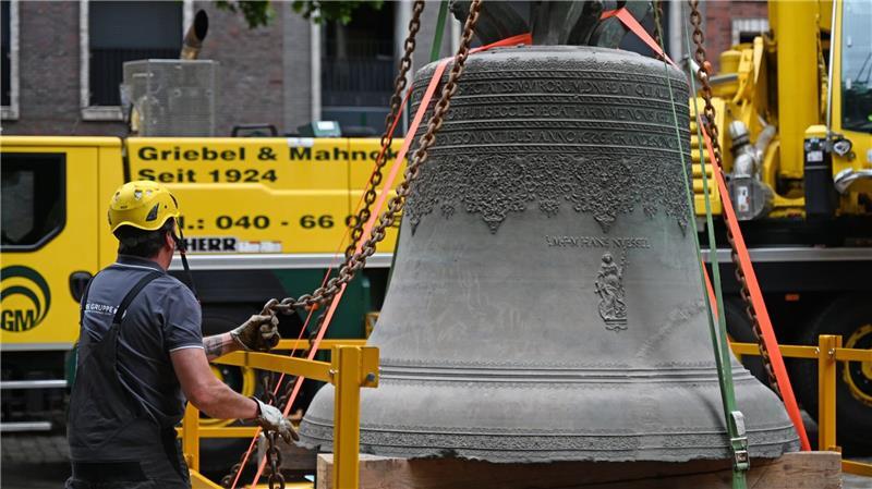 Gloria-Glocke von St. Katharinen geht auf Reisen Die Glocke hat einen 1,20 Meter langen Riss und soll in den Niederlanden restauriert werden.