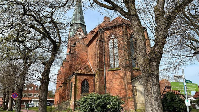 Die Glocken der Kirche im Zentrum von Bad Bederkesa dürfen wie gewohnt weiter läuten.