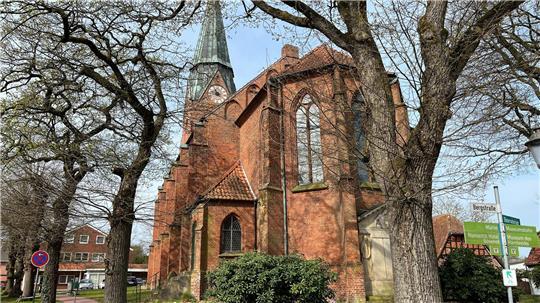 Die Glocken der Kirche im Zentrum von Bad Bederkesa dürfen wie gewohnt weiter läuten.