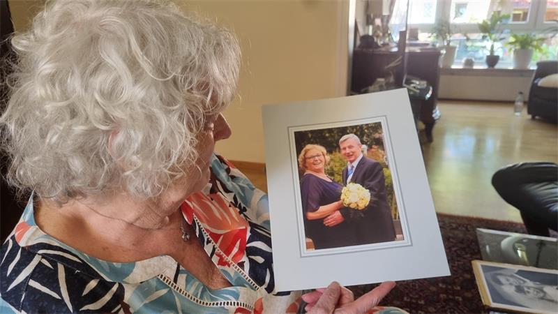 „Froh, dass wir uns noch haben”: Stader Paar feiert Diamanthochzeit Die Goldene Hochzeit feierten die Edelwecks groß in Hamburg. Im Michel gaben sie sich ein zweites Mal das Jawort.