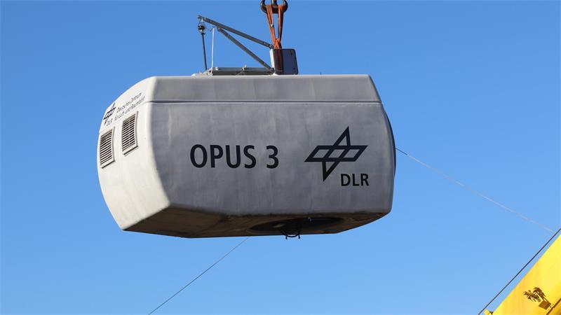 29 Tonnen am Haken: In Krummendeich entsteht ein begehrtes Forschungsobjekt Die Gondel der Einzelanfertigung Opus 3 ist aus Augsburg in Krummendeich angeliefert worden.