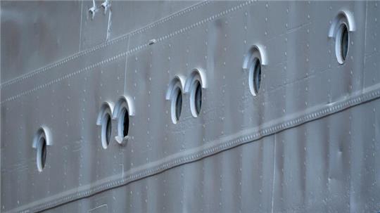 Die „Gorch Fock 1“ hat die Schiffbauhalle verlassen.