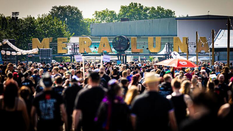 Zehntausende Gothic-Fans feiern beim M’era Luna-Festival Die Gothic-Szene feiert dieses Wochenende in Hildesheim.