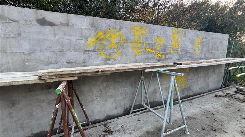 Vandalismus kostet Samtgemeinde Harsefeld mehr als 20.000 Euro jährlich Die Graffiti-Wand am Skatepark ist noch nicht eingeweiht, aber schon genutzt worden.