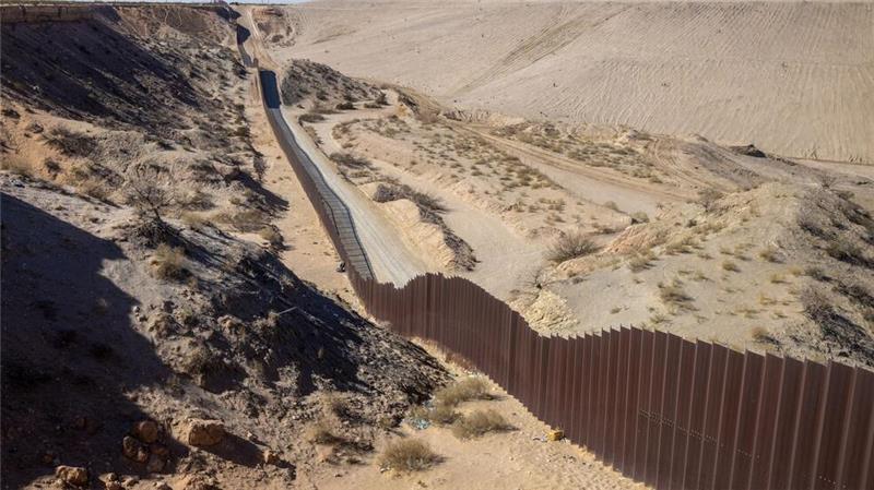 Trumps Anti-Migrationskurs: Angst und Unsicherheit in Mexiko Die Grenzmauer zwischen Ciudad Juárez und dem US-Bundesstaat Texas.
