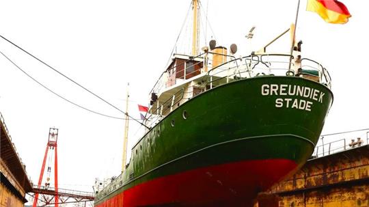 Die Greundiek zur Reparatur in der Bredo Werft.