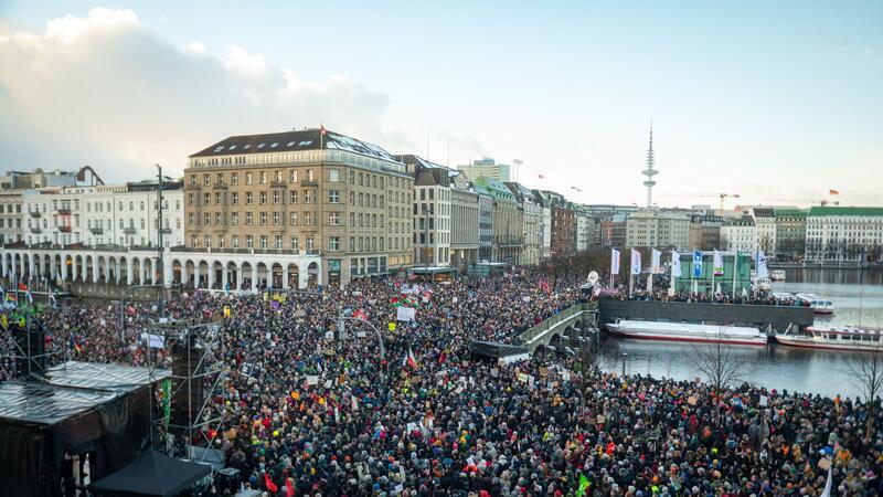 Die Großdemonstration gegen rechts Mitte Januar in Hambug wurde wegen Überfüllung abgebrochen.