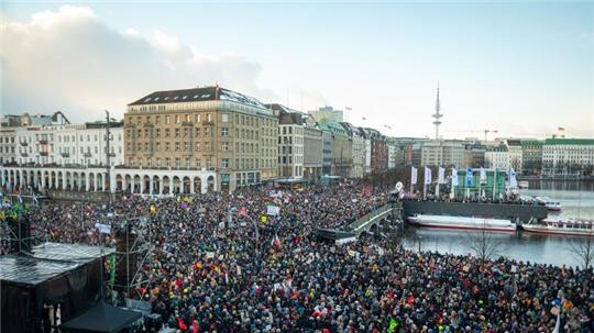 Die Großdemonstration gegen rechts Mitte Januar in Hambug wurde wegen Überfüllung abgebrochen.