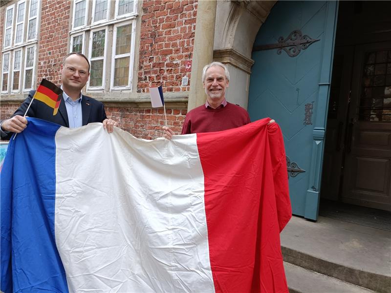 Die Gründer der Deutsch-Französischen Gesellschaft Stade, Dr. Lars Hellwinkel (links) und Hendrik Heizmann. Foto: Bisping