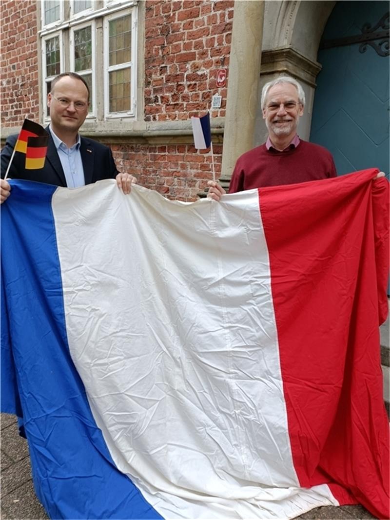 Die Gründer der Deutsch-Französischen Gesellschaft Stade, Dr. Lars Hellwinkel (links) und Hendrik Heizmann. Foto: Bisping