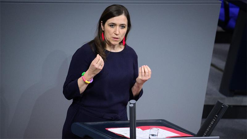 Die Grünen-Finanzpolitikerin Katharina Beck kritisiert den Stellenabbau. (Archivbild)