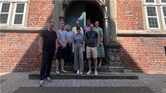 Die Grünen aus Stade empfingen kürzlich die Landtagsabgeordnete Marie Kollenrott am Rathaus.