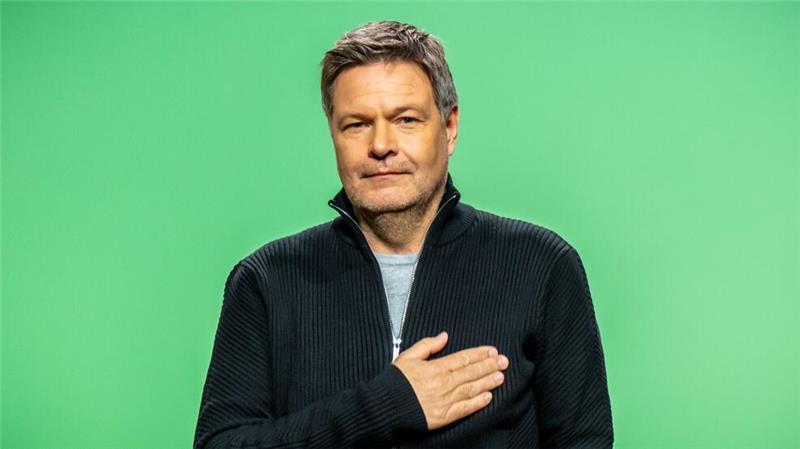 Die Grünen haben Robert Habeck im November zu ihrem Kanzlerkandidaten gemacht. Bei ihrem Programmparteitag in Berlin gibt es - verglichen mit den frühen Jahren der Partei - wenige kontroverse Debatten.