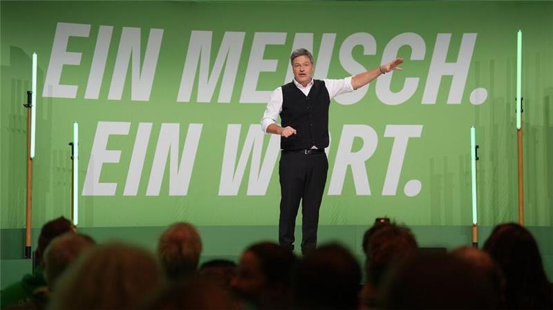 „Dumme Sprüche“: Grüne teilen gegen Mitbewerber aus Die Grünen werben für sich als Partei der Verantwortung