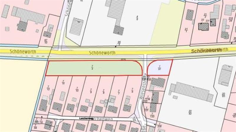 Neues Bauland: Jetzt ist hier an der L111 eine Fläche im Gespräch Die Grünfläche direkt an der Straße Schöneworth könnte Baugebiet werden.