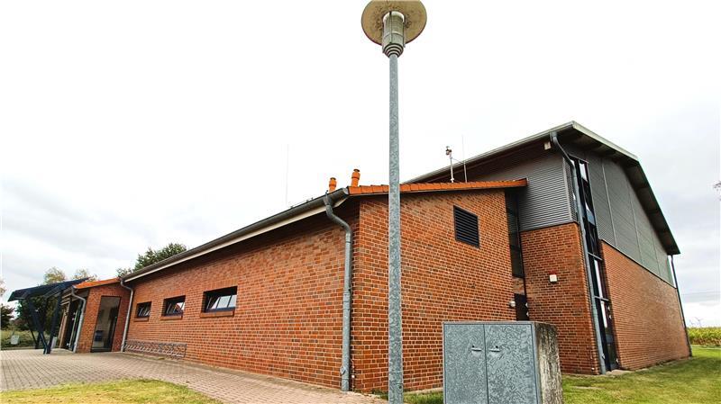 Neue Grundschule ist das teuerste Bauvorhaben der Samtgemeinde Fredenbeck Die Grundschüler in Kutenholz dürfen die nahegelegene Sporthalle des Vereins mitbenutzen.