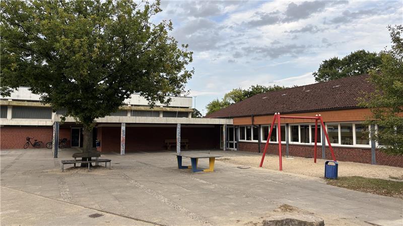 Die Grundschule Bargstedt stammt größtenteils aus den 1960er Jahren und weist erhebliche Mängel auf.