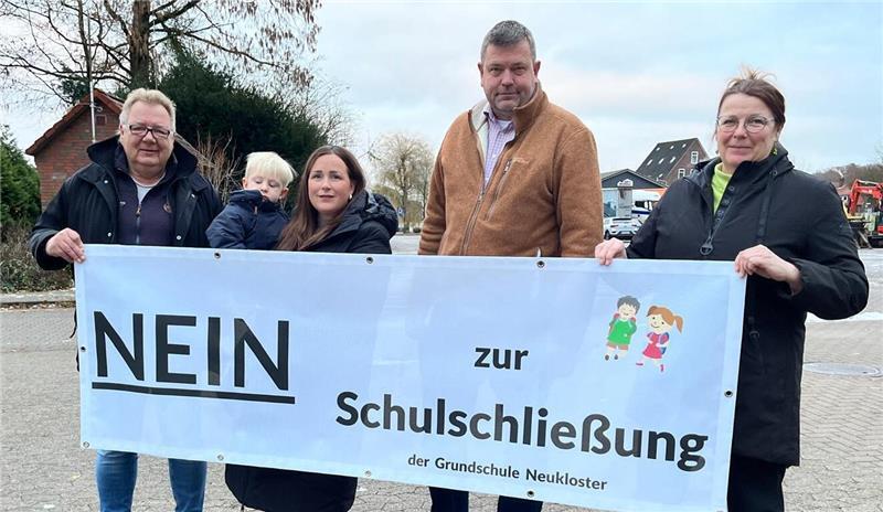 Die Grundschule Neukloster wurde 1959 zwischen Bahnlinie und Bundesstraße eröffnet.