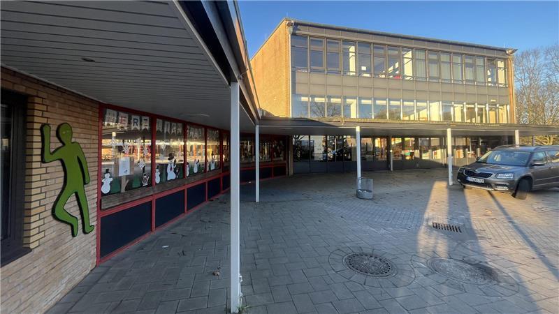 Die Grundschule Stieglitzweg in Buxtehude besuchen in diesem Jahrgang 344 Schülerinnen und Schüler. Der Gebäudezustand ist schlecht.
