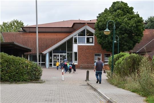 Die Grundschule in Hollern-Twielenfleth wird Ganztagsschule und 2021/2024 für fünf Millionen Euro teilweise neu errichtet.