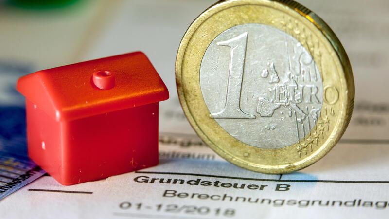 Apensen erhöht überraschend die Grundsteuer – Ex-Bürgermeister verärgert Die Grundsteuer ist eine wichtige Einnahmequelle der Gemeinden. In Apensen steigt sie jetzt deutlich.