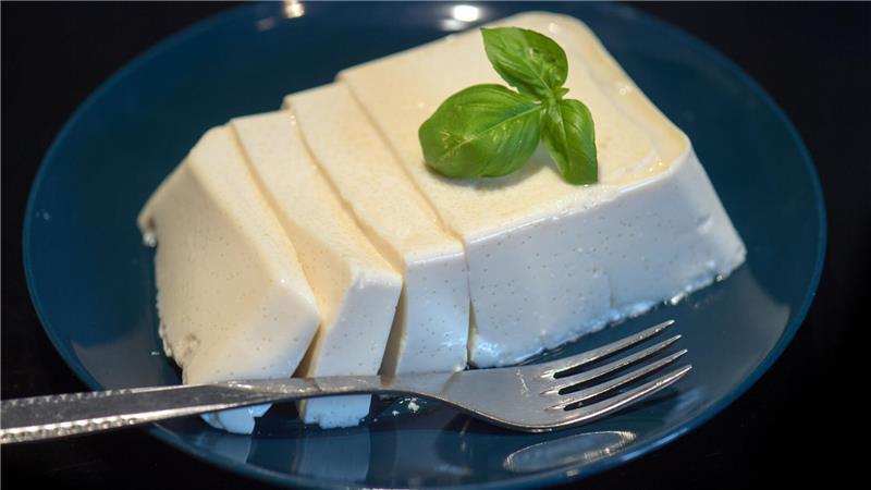 Die Grundzutat für Tofu ist die Sojabohne. (Symbolbild)