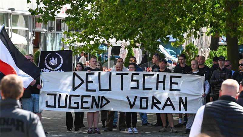 Die Gruppe „Deutsche Jugend Voran“ wird von der Bundesregierung als Beispiel für eine junge, rechtsextreme Gruppierung genannt. (Archivbild)