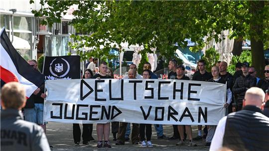 Die Gruppe „Deutsche Jugend Voran“ wird von der Bundesregierung als Beispiel für eine junge, rechtsextreme Gruppierung genannt. (Archivbild)