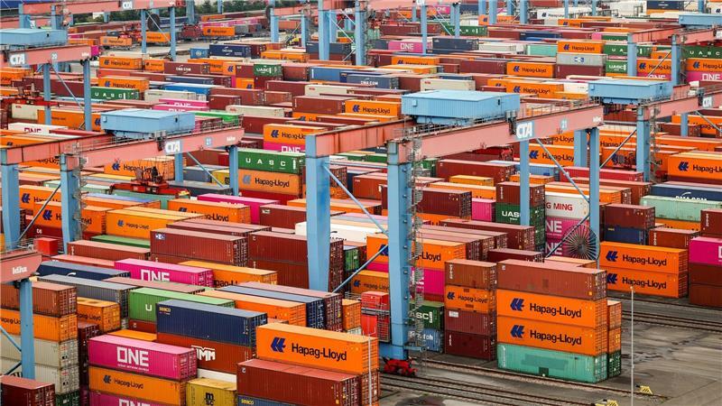 Hafenlogistiker HHLA profitiert von China-Handel Die HHLA betreibt das Containerterminal Altenwerder im Hamburger Hafen. (Archivbild)