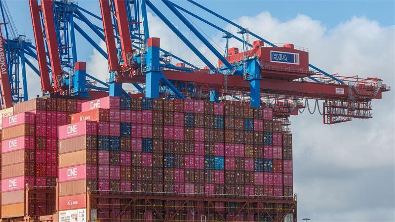 Die HHLA betreibt drei der vier Containerterminals in Hamburg. (Archivbild)
