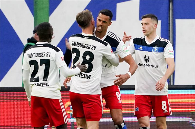 Die HSV-Profis werden mindestens bis 2029 weiterhin in Adidas-Trikots jubeln - unabhängig vom Aufstieg. Foto: dpa