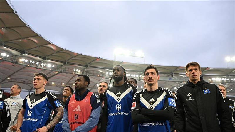Die HSV-Spieler nach dem 0:4 in Stuttgart.
