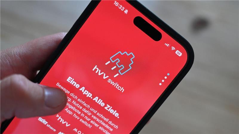 Die HVV-Switch-App wurde von der Hamburger Hochbahn entwickelt und wurde mehr als eine Million Mal heruntergeladen. (Archivbild)