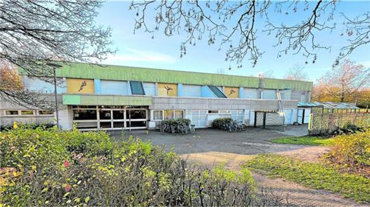 Die Halle Süd ist inzwischen mehr als 45 Jahre alt. Sie soll entweder abgerissen und neugebaut oder saniert werden.