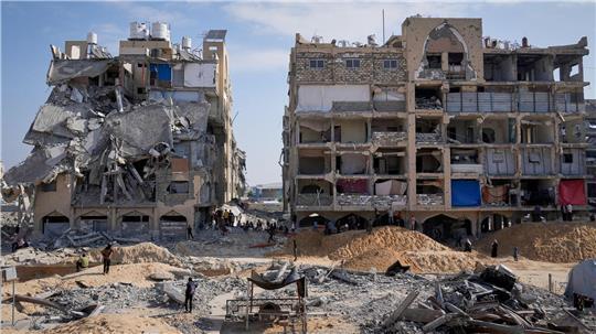 Hamas: Zwei weitere tote Geiseln geborgen Die Hamas will in den Trümmern im Gazastreifen zwei weitere tote Geiseln geborgen haben. (Archivbild)